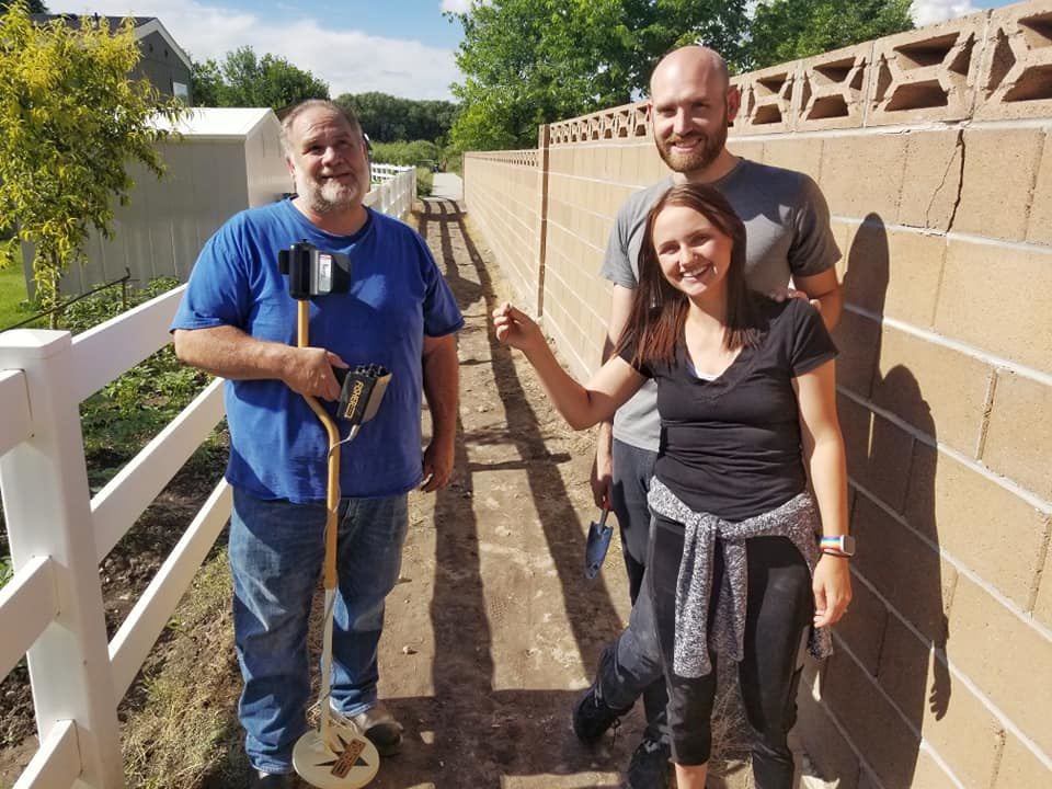 Metal detector hobbyist helps woman 
