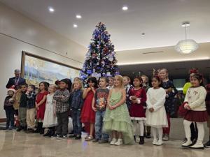 Ellis Elementary students sing, decorate tree at annual Zions Bank holiday event