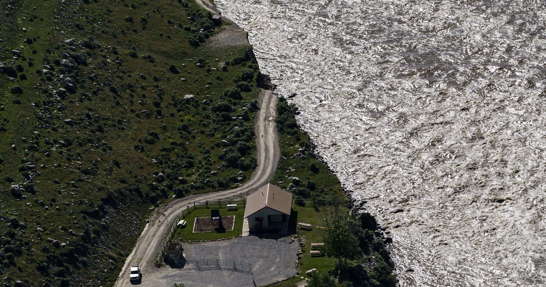Gateway towns to Yellowstone become dead ends after flood - Vimarsana News
