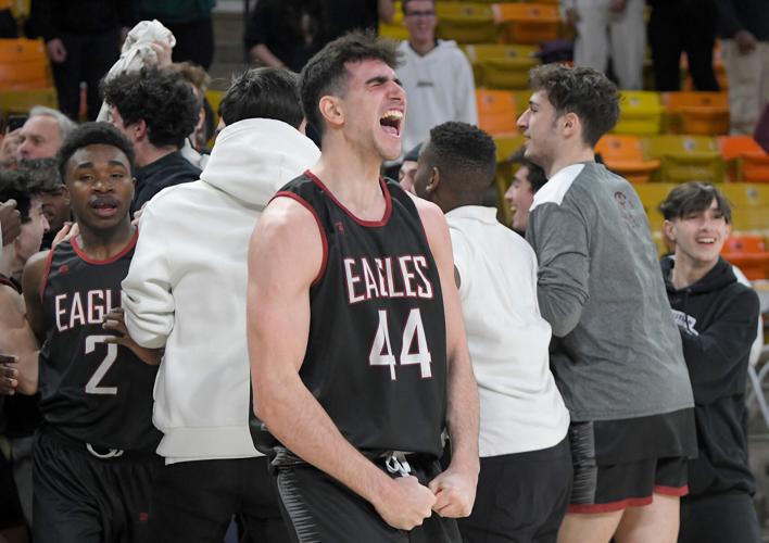 Prep boys basketball: Eagles stun Riverhawks in 4A quarterfinal | School  Sports | hjnews.com