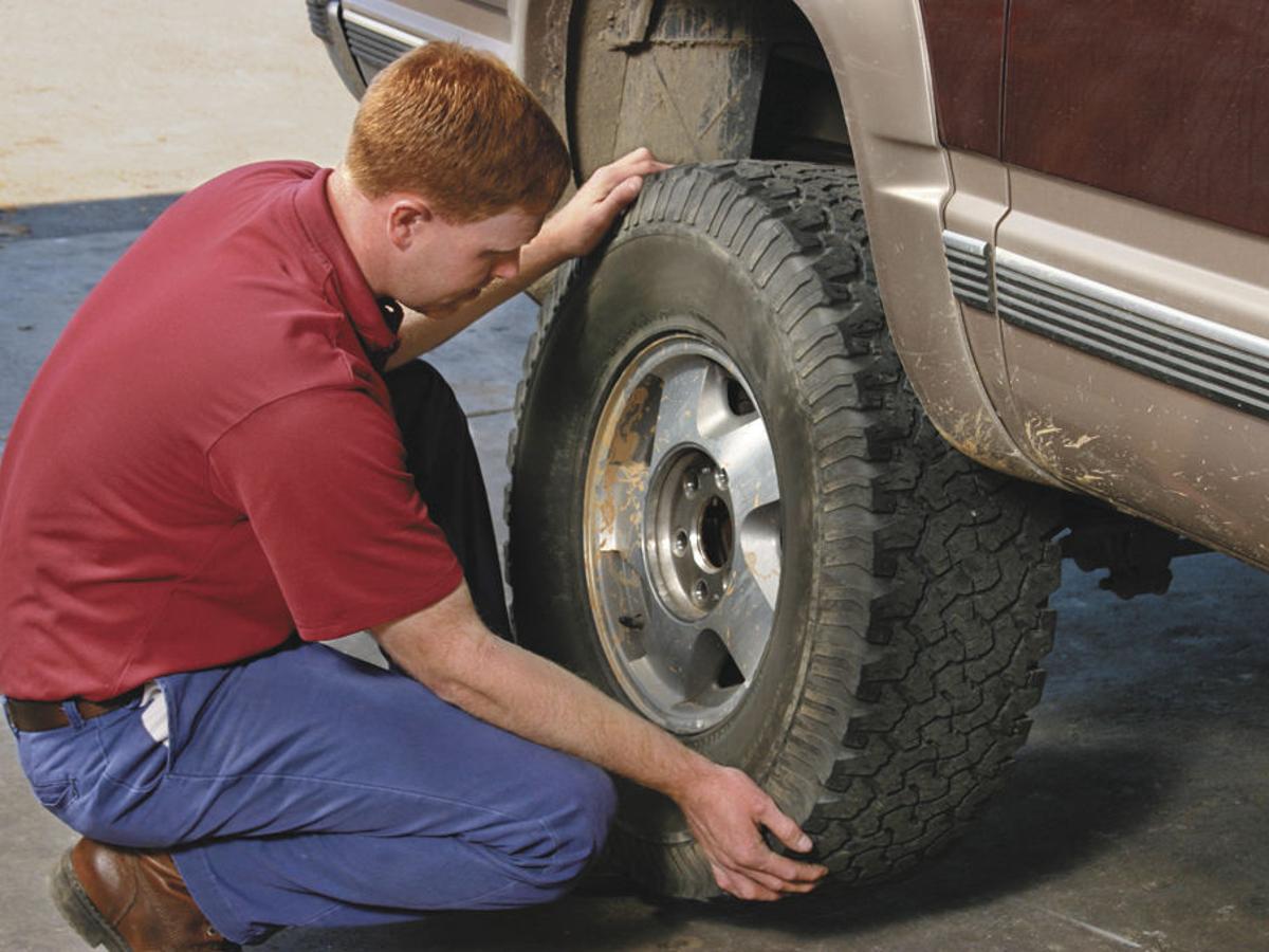 7 Things You Should Never Do When Changing A Tire Maxread Hjnews Com