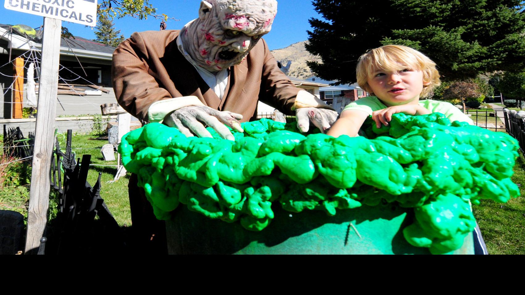 Spooky And Enthralling Logan Man Creates Halloween Spectacle In Front Yard The Herald Journal Hjnews Com