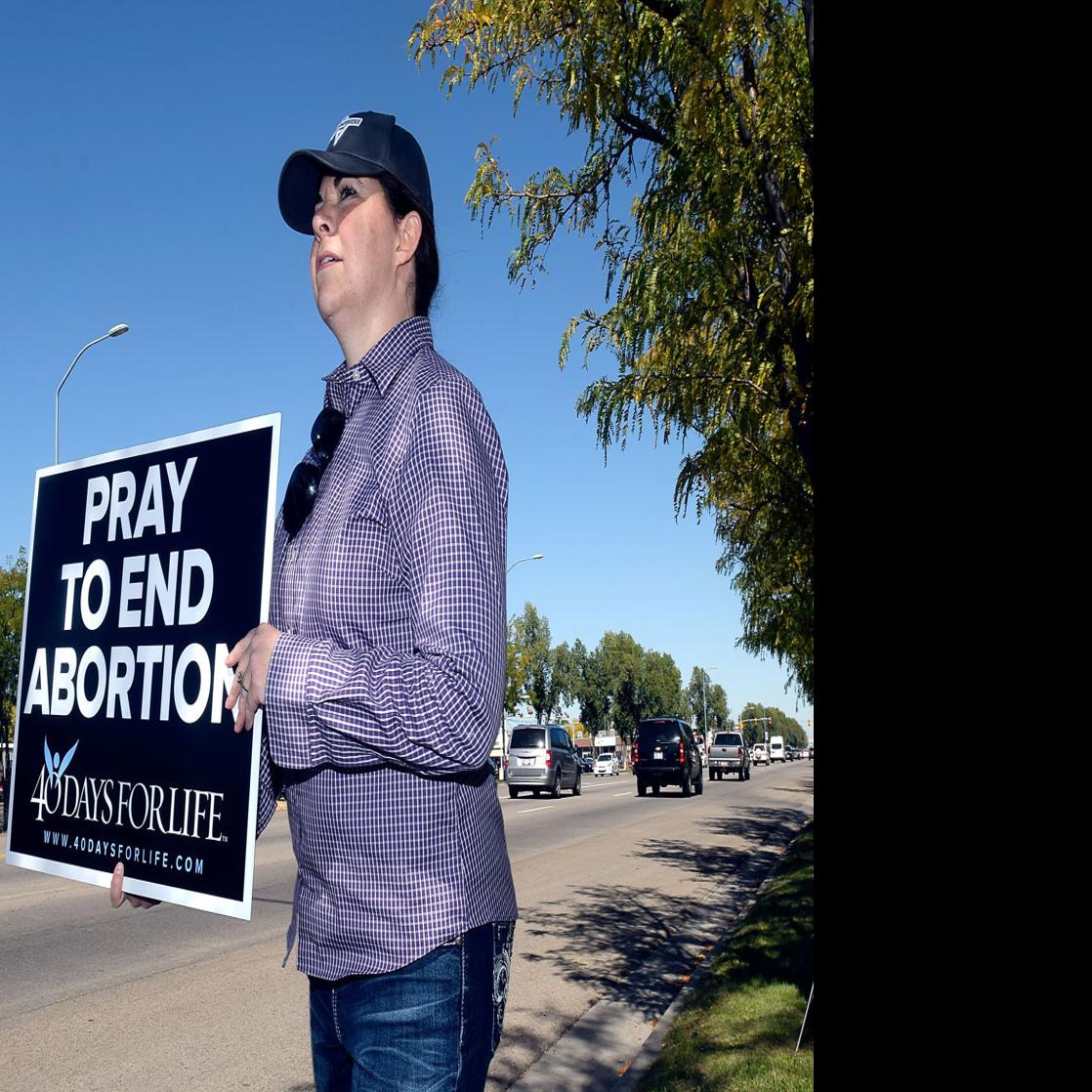 Pro Life Protesters Begin 40 Day Vigil Outside Logan S Planned Parenthood The Herald Journal Hjnews Com