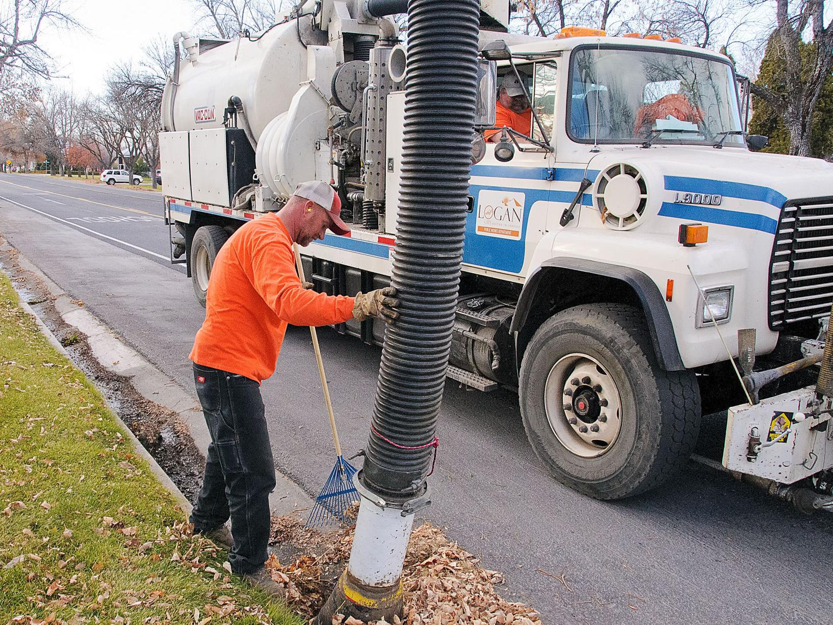 What S Up With That Logan Workers Vacuum Leaves To Keep Gutters Clear Government Hjnews Com