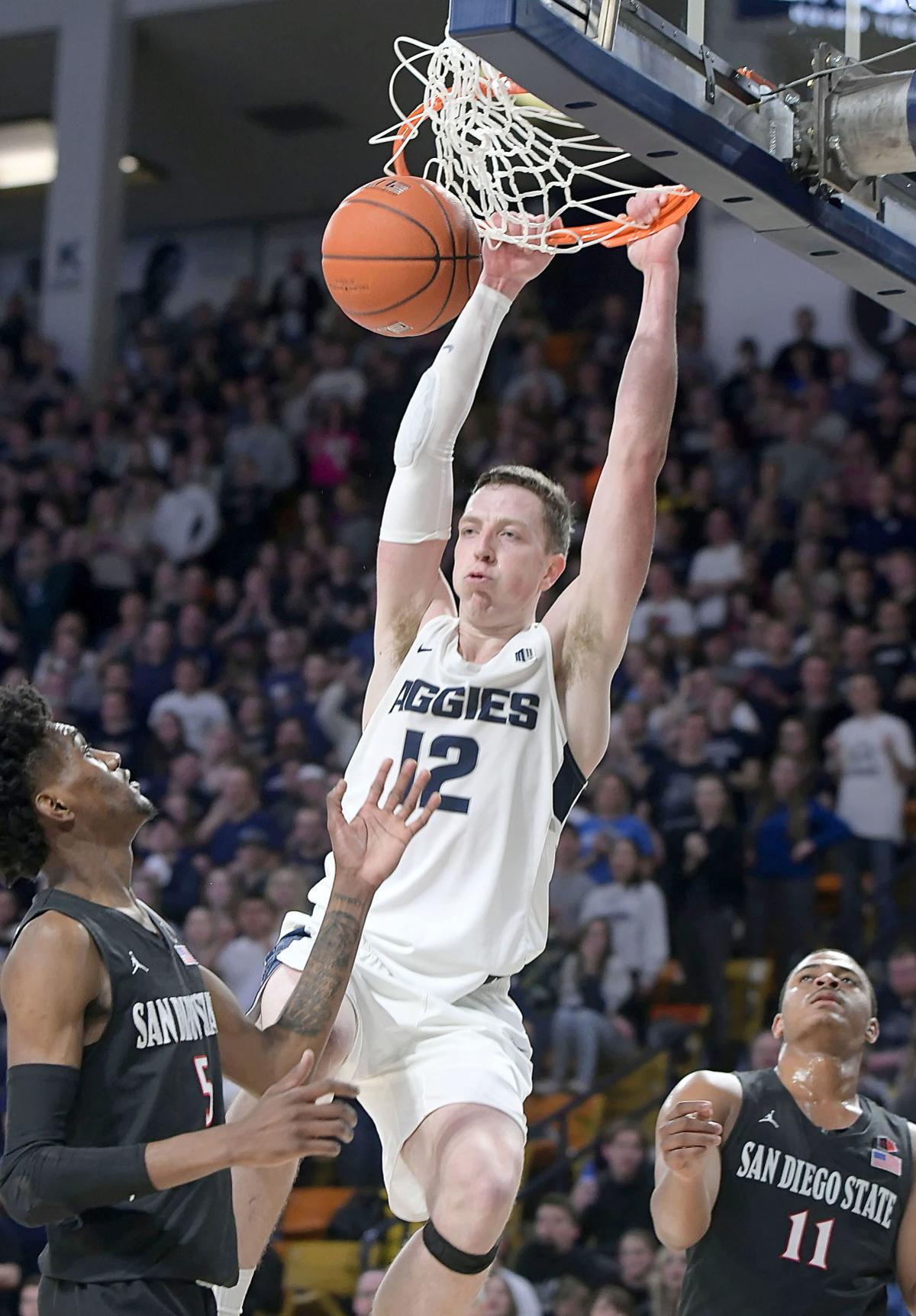 Aggies Roll Past Aztecs Usu Sports Hjnews Com