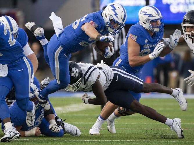 Former USU QB Scores Twice On Thursday Night Football