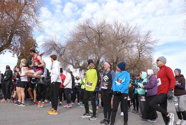 Cold turkeys Tremonton runners brave freezing temps to help food