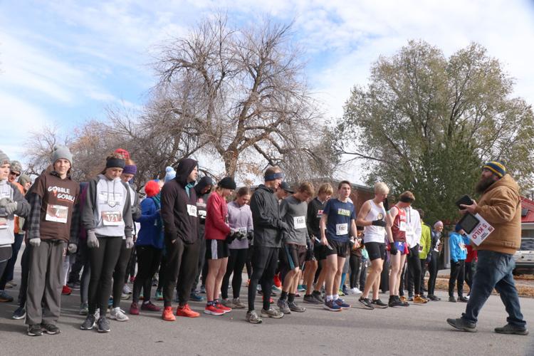 Cold turkeys Tremonton runners brave freezing temps to help food