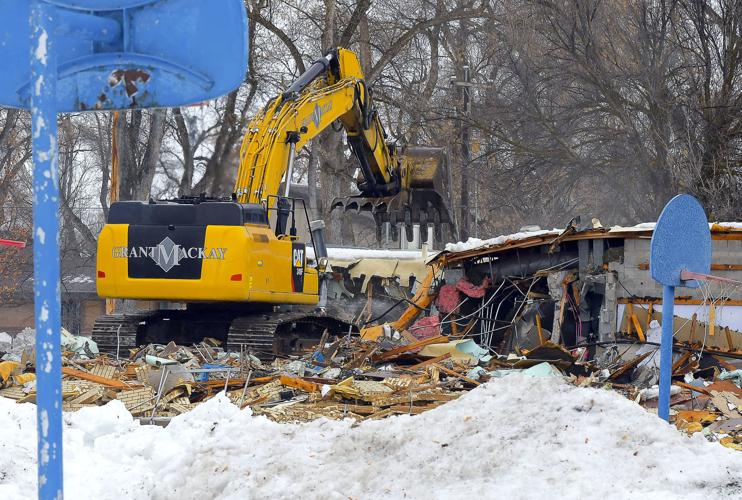Wellsville residents reflect as district demolishes old elementary