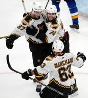 Bergeron leads Bruins to win over slumping Blues