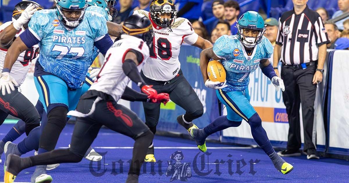 Indoor football: Pirates blast Iowa, improve to 7-6