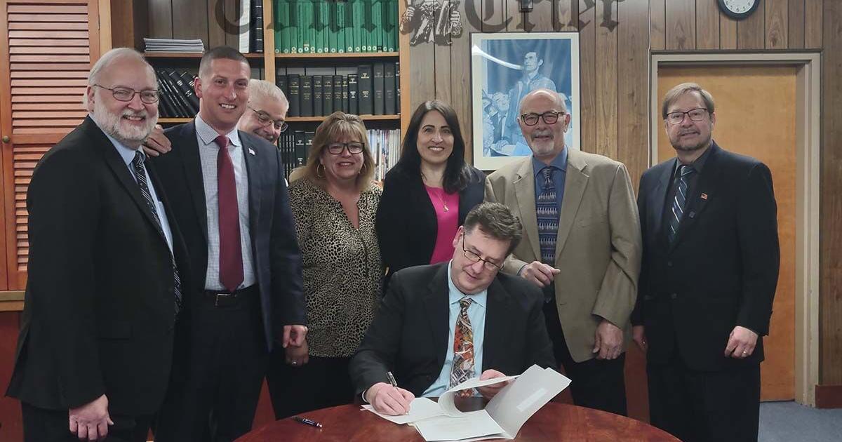 Select Board executes agreement with new town manager - Vimarsana News