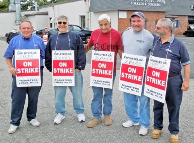 On Strike Teamsters Picket Xpedx News Homenewshere Com