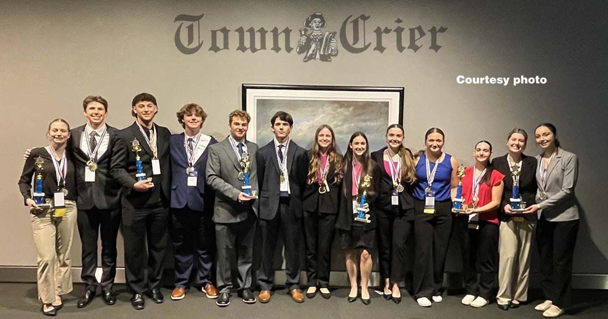 DECA students qualify for leadership academy | News DECA students qualify for leadership academy | News