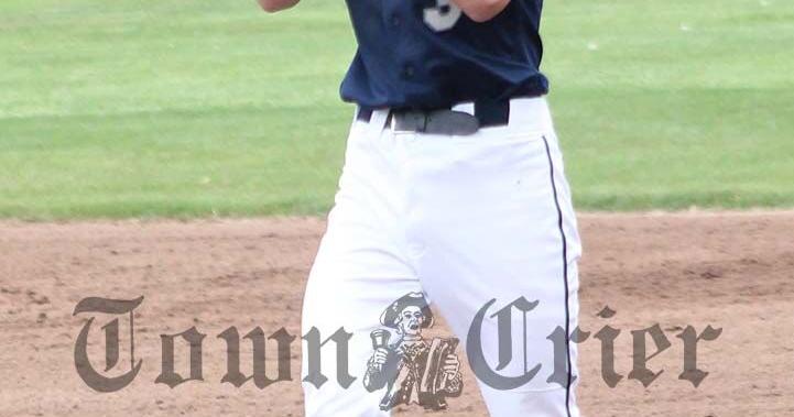 Baseball beats Watertown, 7-6