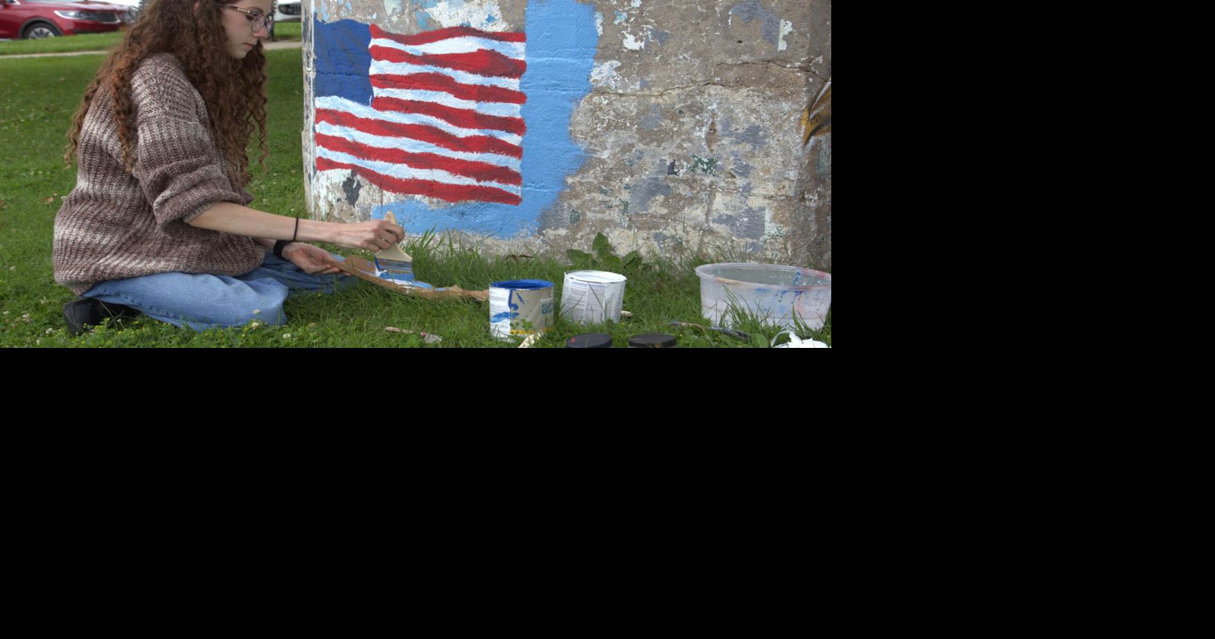 Art students spruce up Williamsburg park for July 4