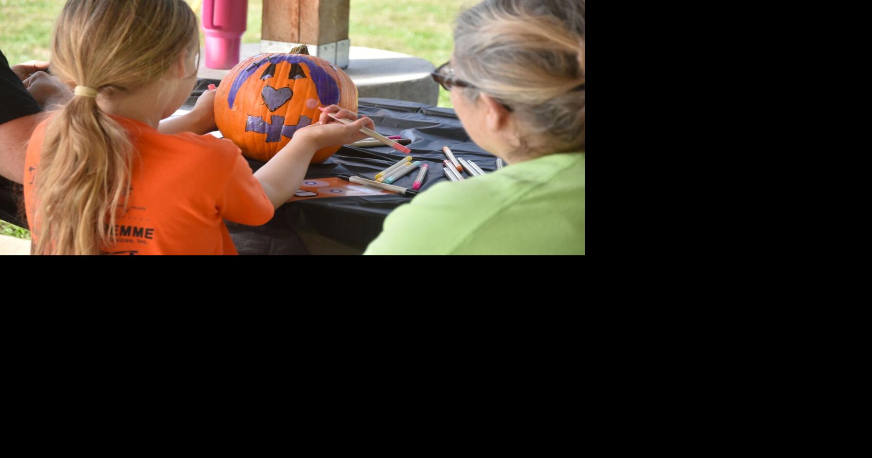 Kiwanis host pumpkin painting | Local News | hometownregister.com