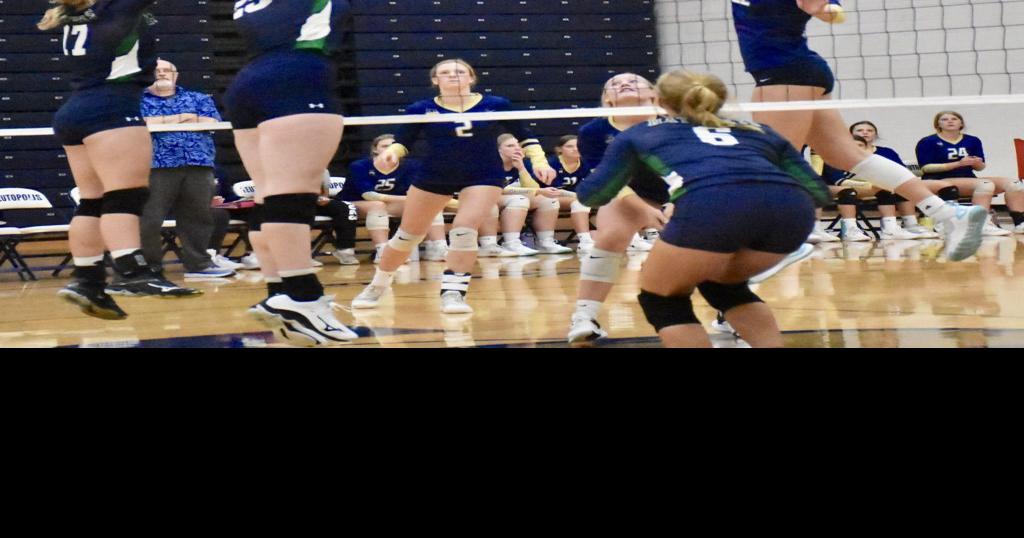 Teutopolis volleyball Shoes battle through 3 sets with Hatchets