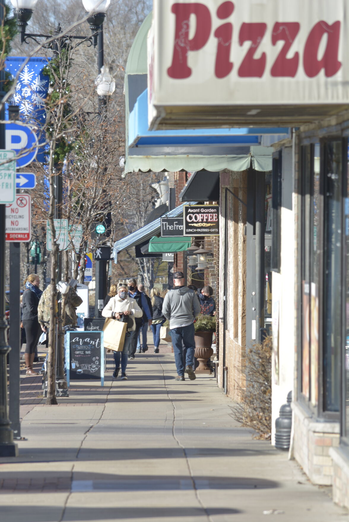 Photos Shoppers out and about for Small Business Saturday in Anoka