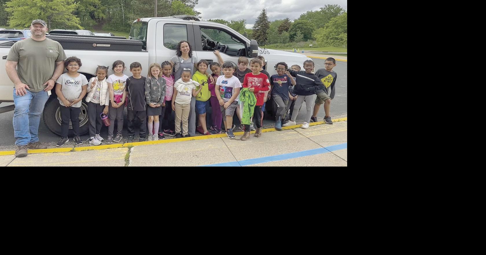 Oak Ridge Elementary helps Eagan battle invasive garlic mustard | Free ...