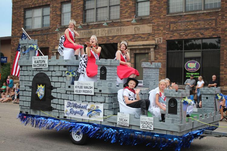 Iconic Rodeo Floats Albertville royalty wins award for float in Isanti Rodeo | Press And ...