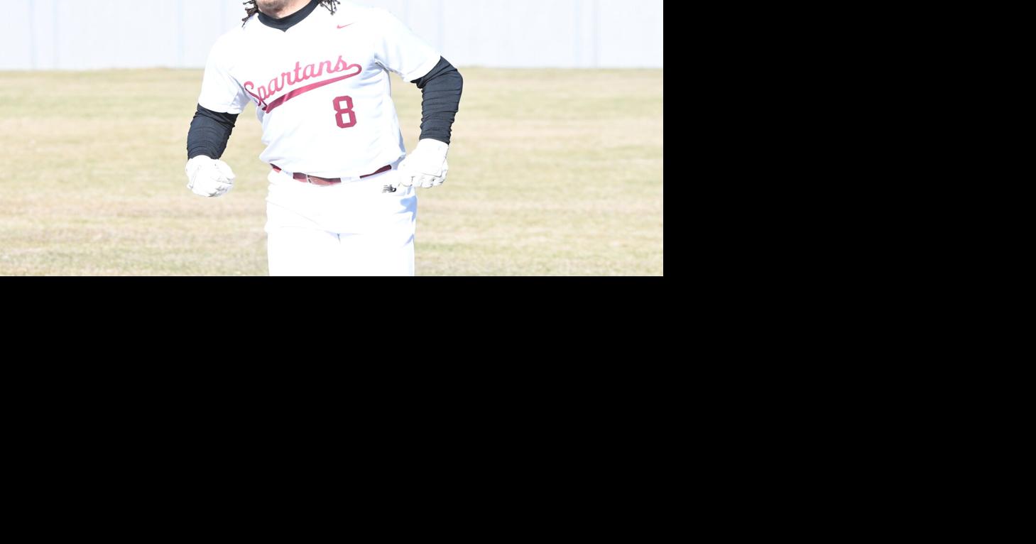 Reds late rally falls short against Holy Angels
