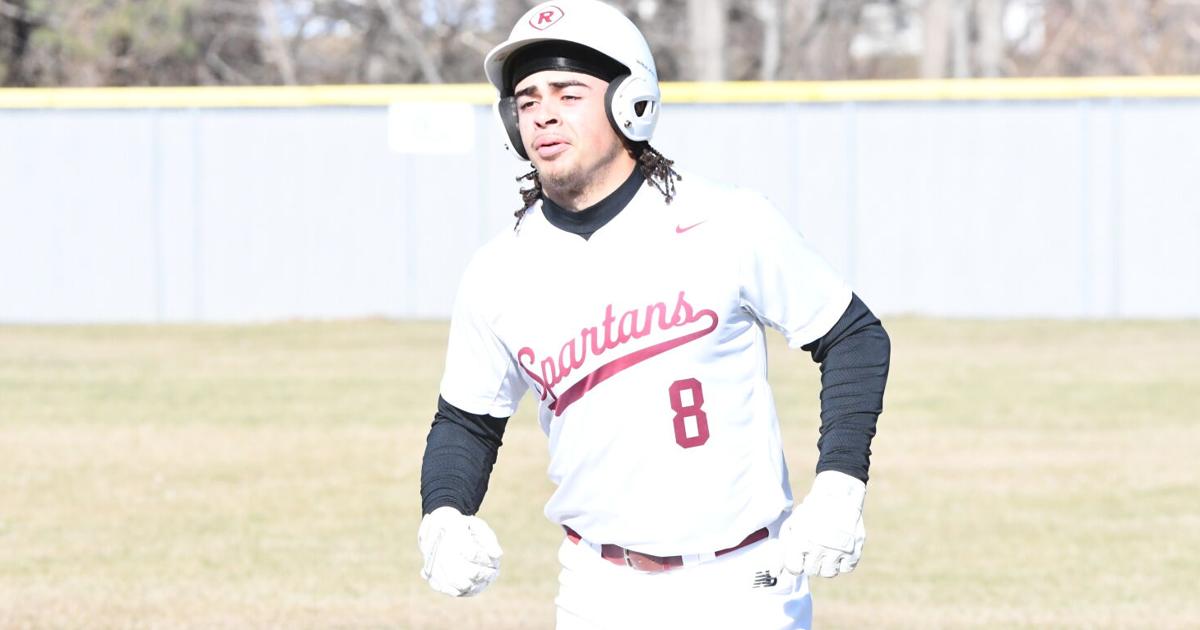 Reds late rally falls short against Holy Angels