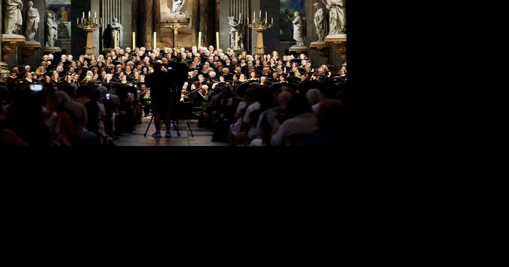 Mound choir performs at historic Parisian church