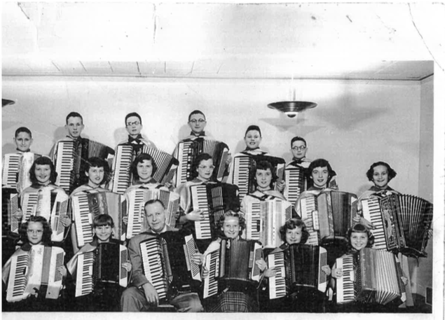 The Almo sisters accordian band