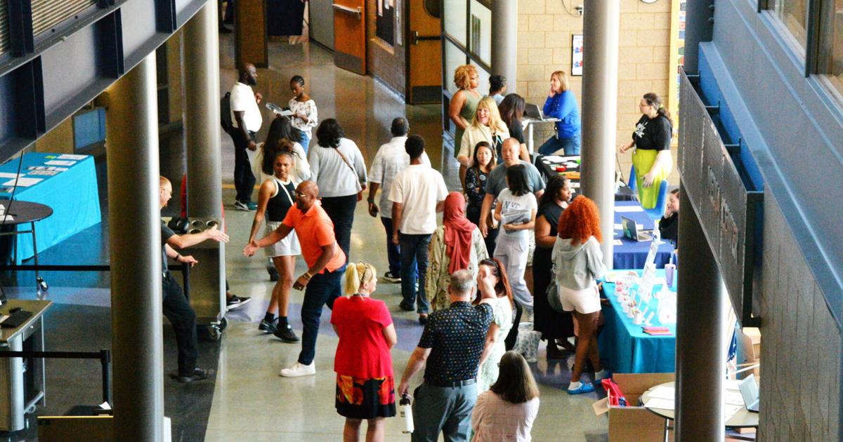 Amidst back-to-school shuffle, Sandburg families start new PTO