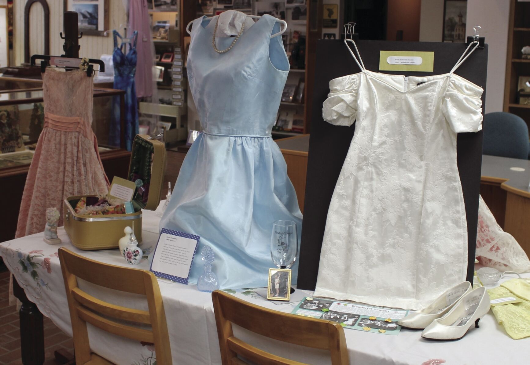 Prom dresses take center stage at Willkommen center | Community