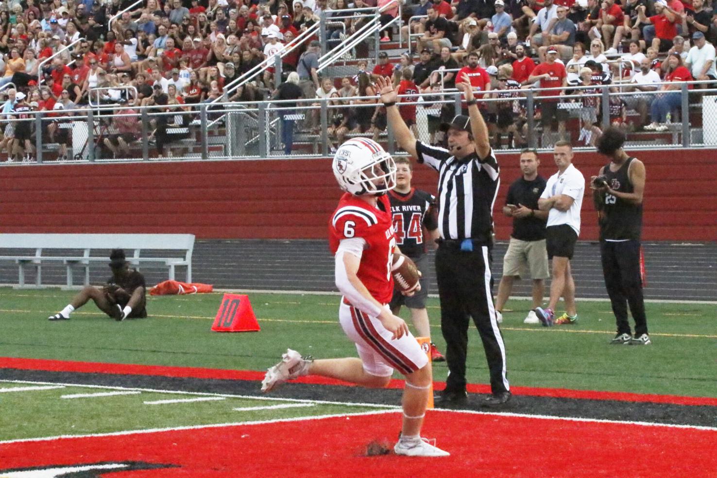 Save River Rice Elks football defeats Sauk Rapids-Rice 44-19 | Sports | hometownsource.com