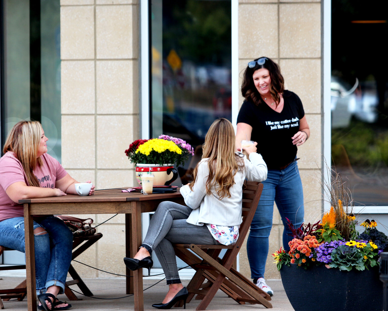 Edge Bar and Boutique opens its doors Elk River Star News