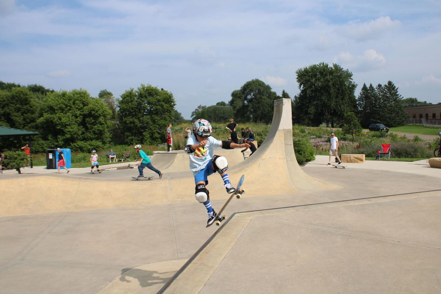 Skateboard competition brings local skaters to Rosemount