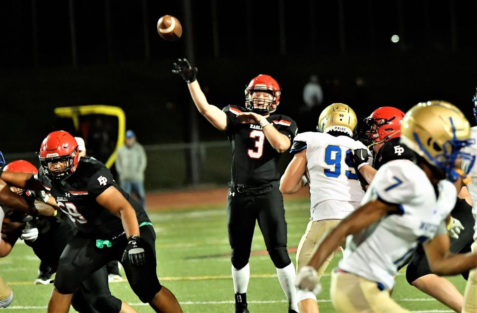 Wayzata Upends Eden Prairie Football Team 17 7 Eden Prairie