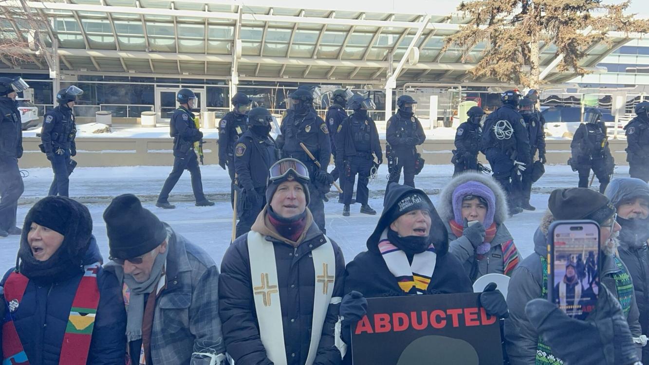 100 Minnesota clergy arrested at MSP airport while denouncing ICE surge ...