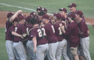 Section 5a Baseball A Royal Stunner As Royalton Heads To State Sports Hometownsource Com
