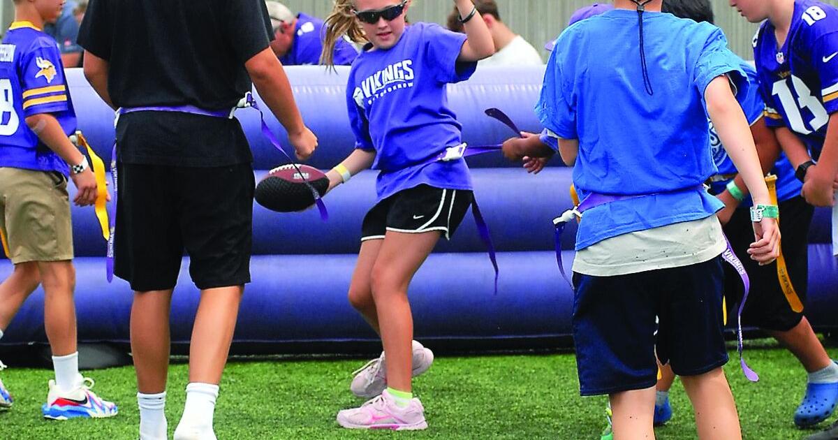 Vikings, fans celebrate football during training camp