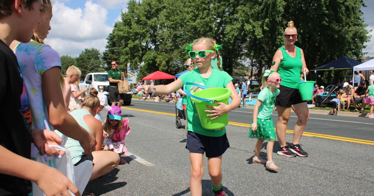 Hundreds brave heat for Rosemount Grand Day Parade