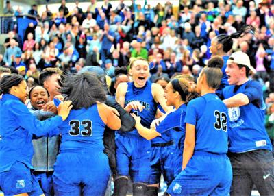 Hopkins Girls Basketball Bueckers Reaches 2 000 Points In 69 66