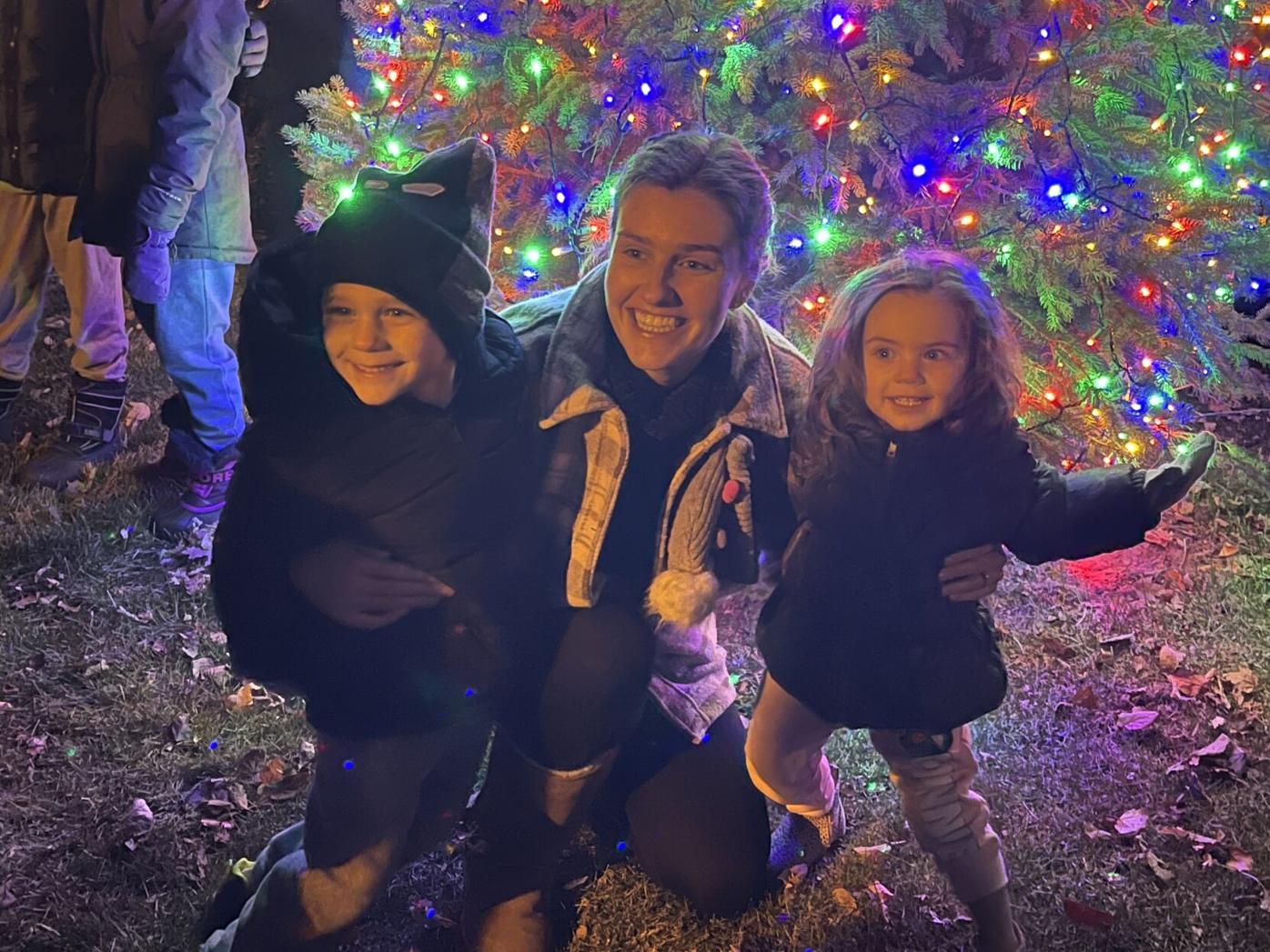 Rosemount Gathers To Witness The Community Tree Lighting By Steeple Center Rosemount Hometownsource Com