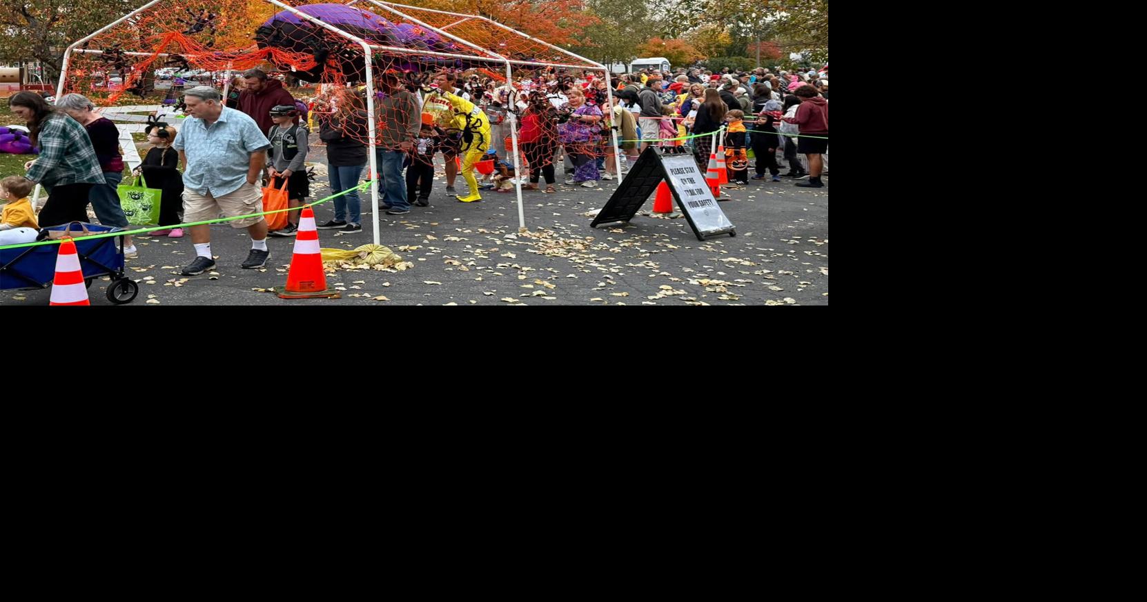 Hundreds descend on Haunted Woods Trail | Rosemount | hometownsource.com