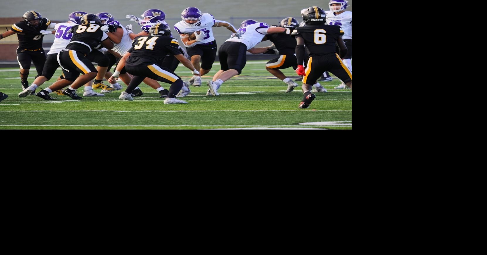 Wildcats rally with two late touchdowns to stun Hawks | Sports ...