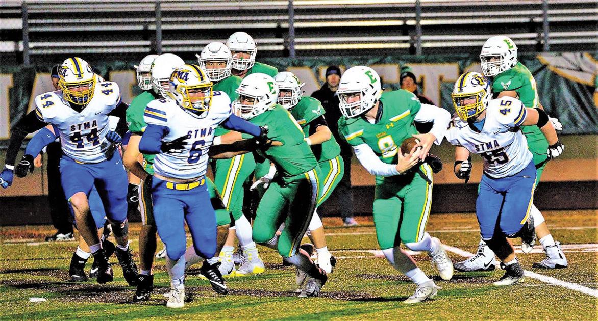 Football Playoffs St Michael Albertville Scrambles Past Edina 29 28 Edina Hometownsource Com