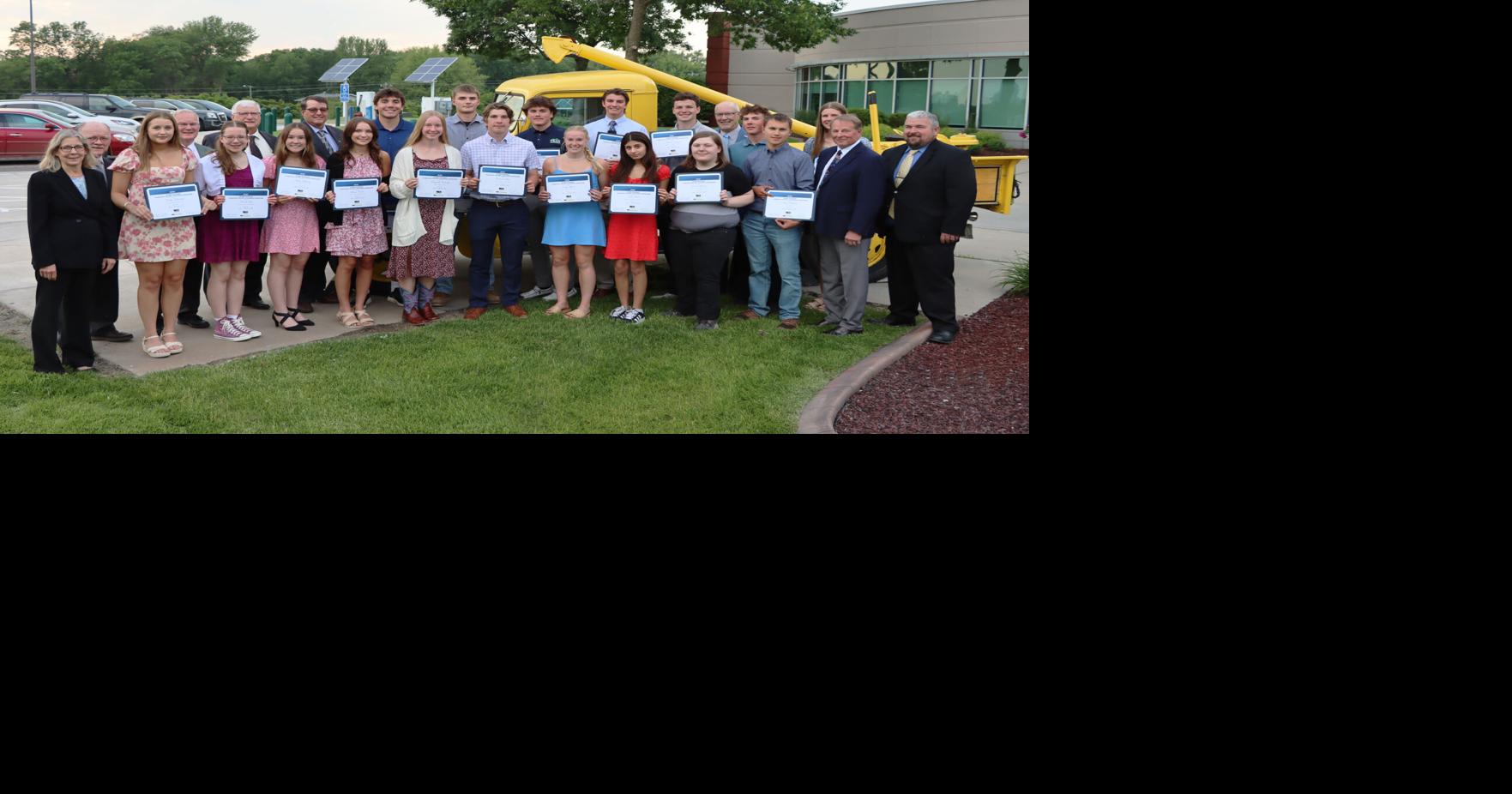 WH awards scholarships to local students | Free | hometownsource.com