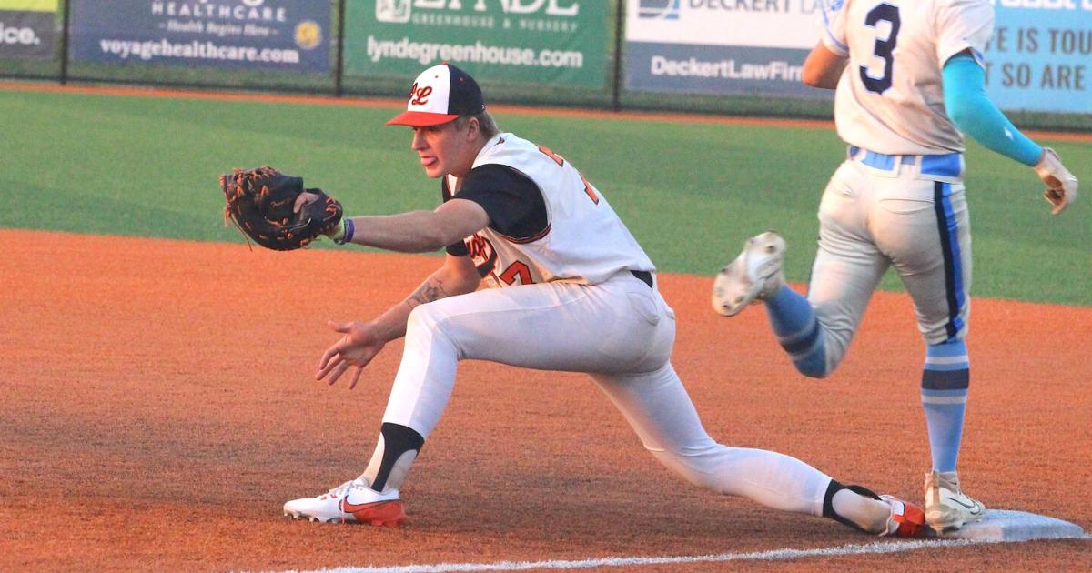 Osseo legion baseball battles Annandale