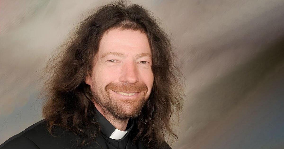 Judge dismisses four counts against priest; sex charge remains