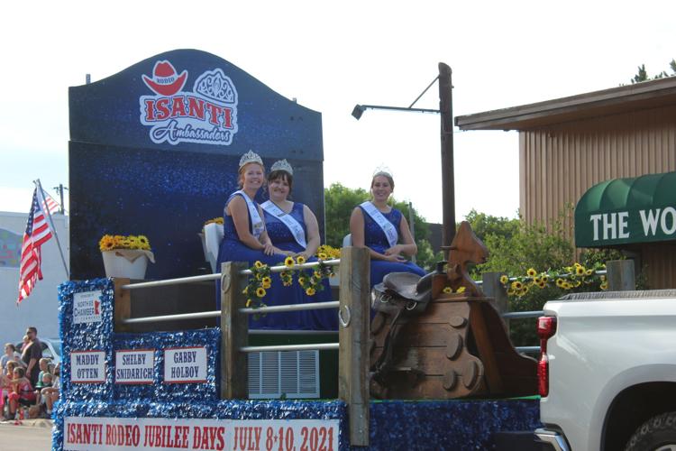 Beautiful night for Isanti’s Rodeo Jubilee Days Parade Community