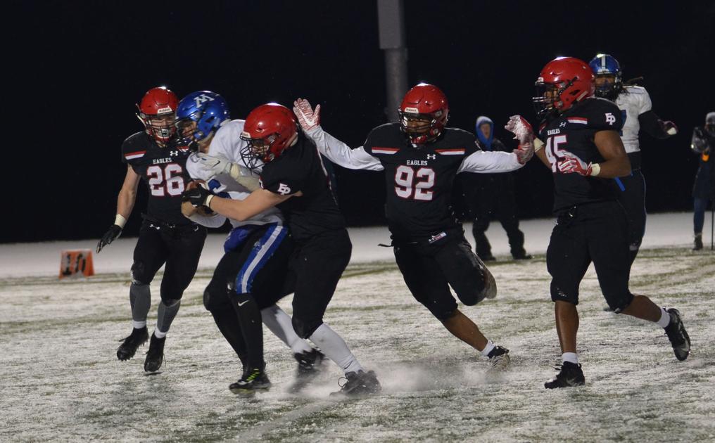 Eden Prairie advances to football semifinal with 15-13 win over