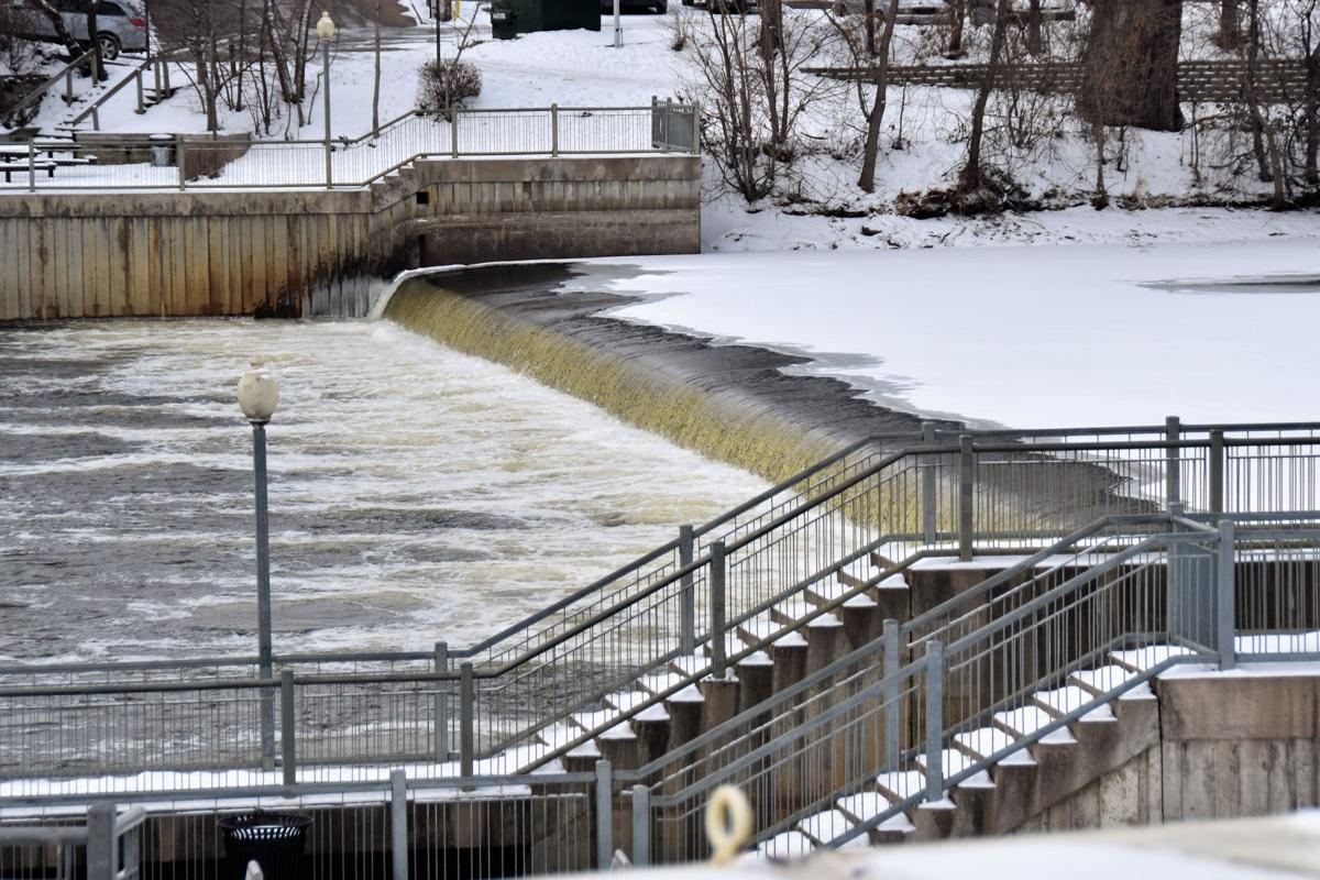 After quick rise, Mississippi hits flood stage at Anoka for first time